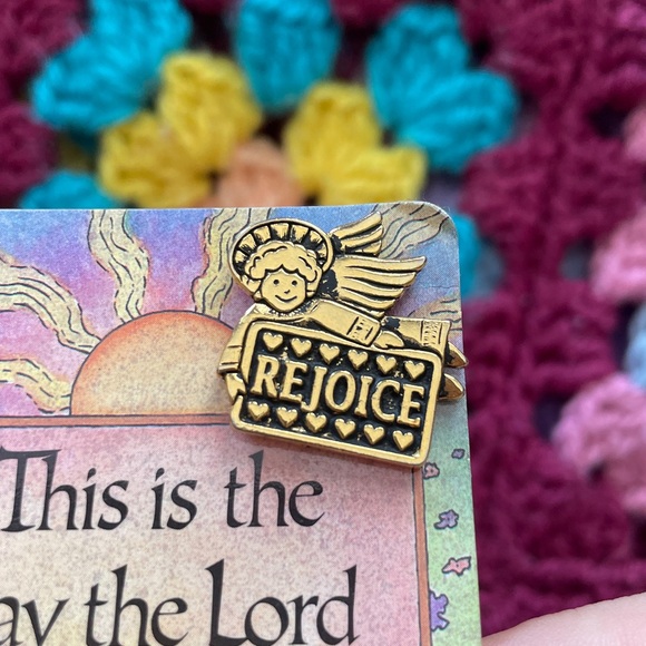 Christian Pin Bundle‎ - Picture 2 of 4